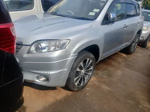 Toyota Vanguard 2010 Silver