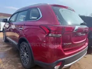 Mitsubishi Outlander 2.4 PHEV AWD 2017 Red