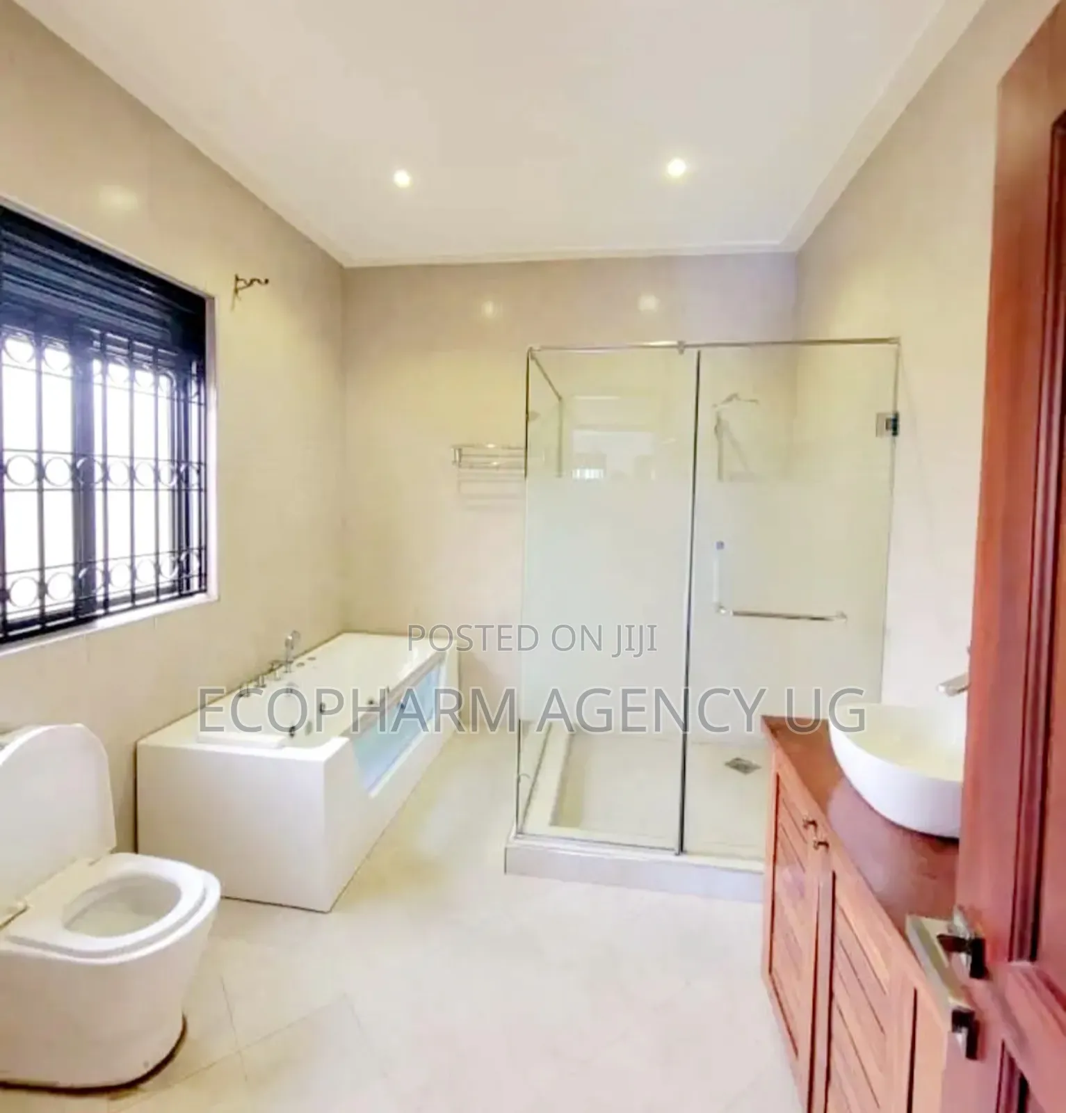 5bdrm Duplex in Kira, Central Division for sale