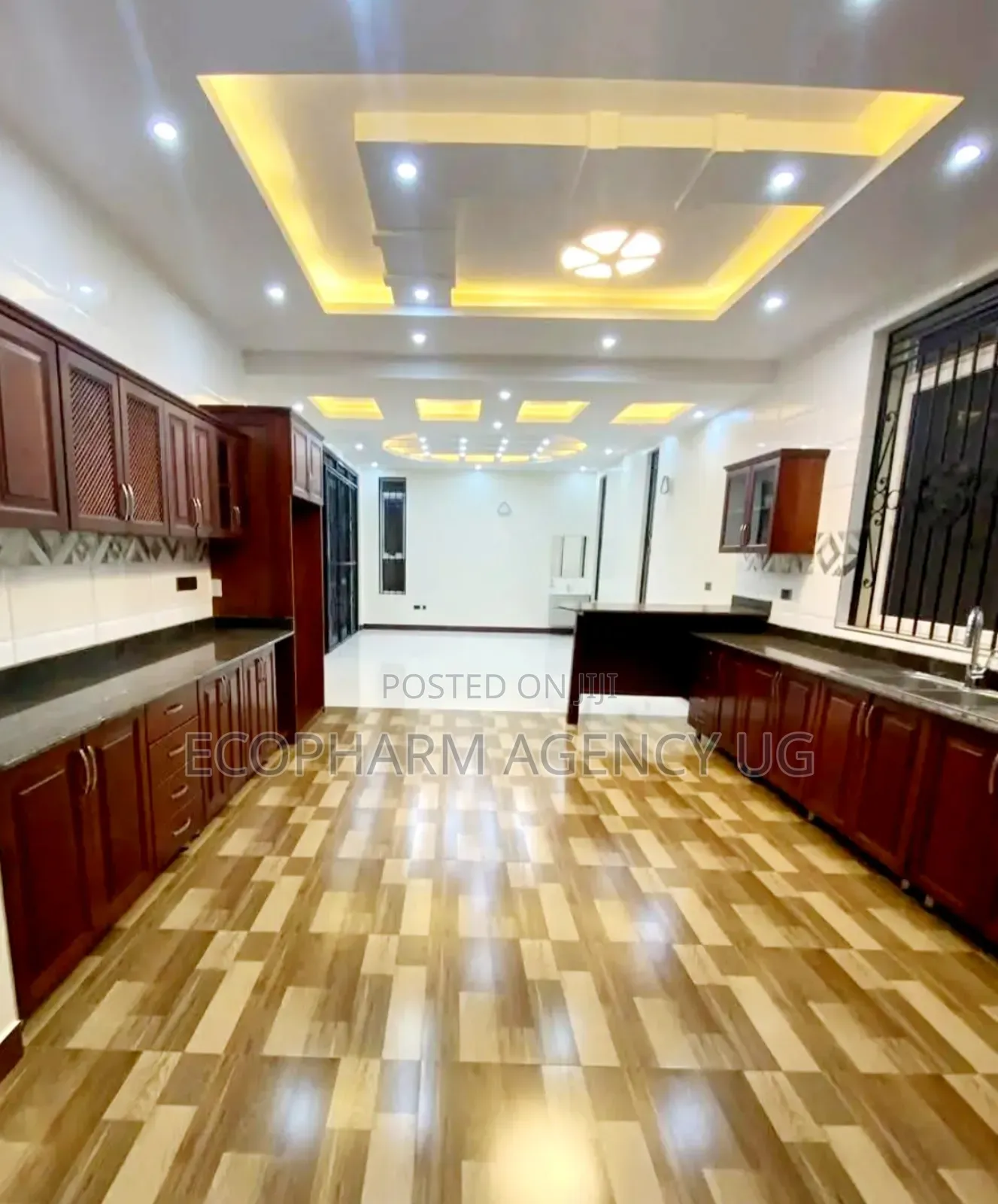 5bdrm Duplex in Kira, Central Division for sale