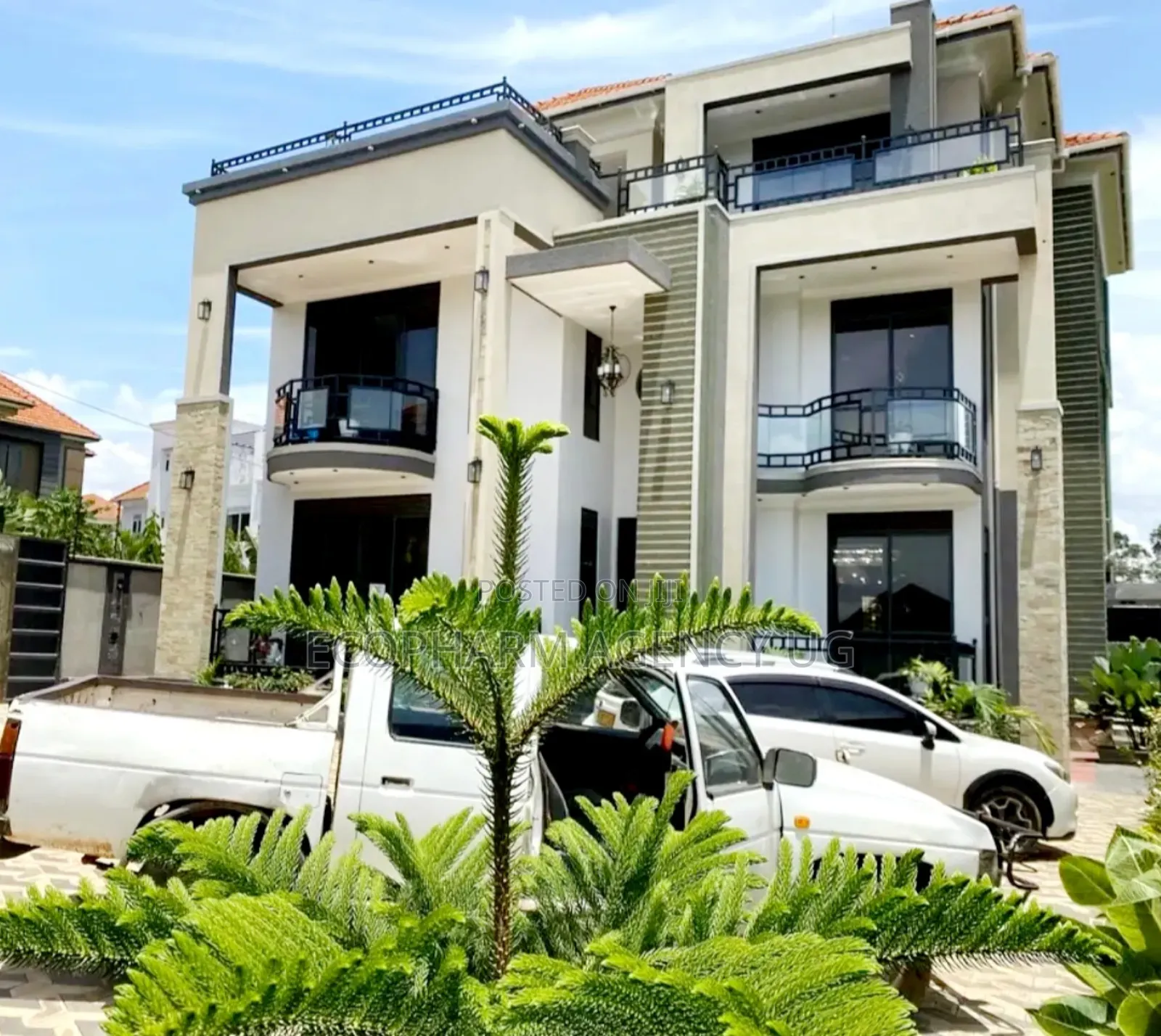 5bdrm Duplex in Kira, Central Division for sale