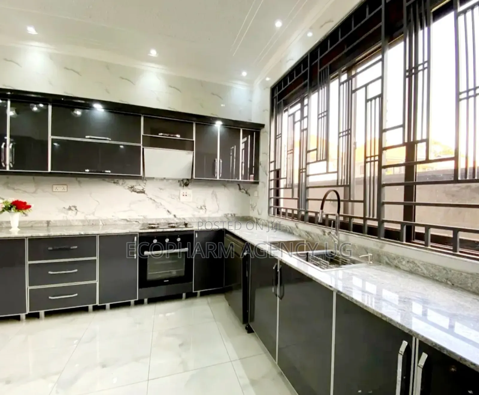 5bdrm Duplex in Kira, Central Division for sale