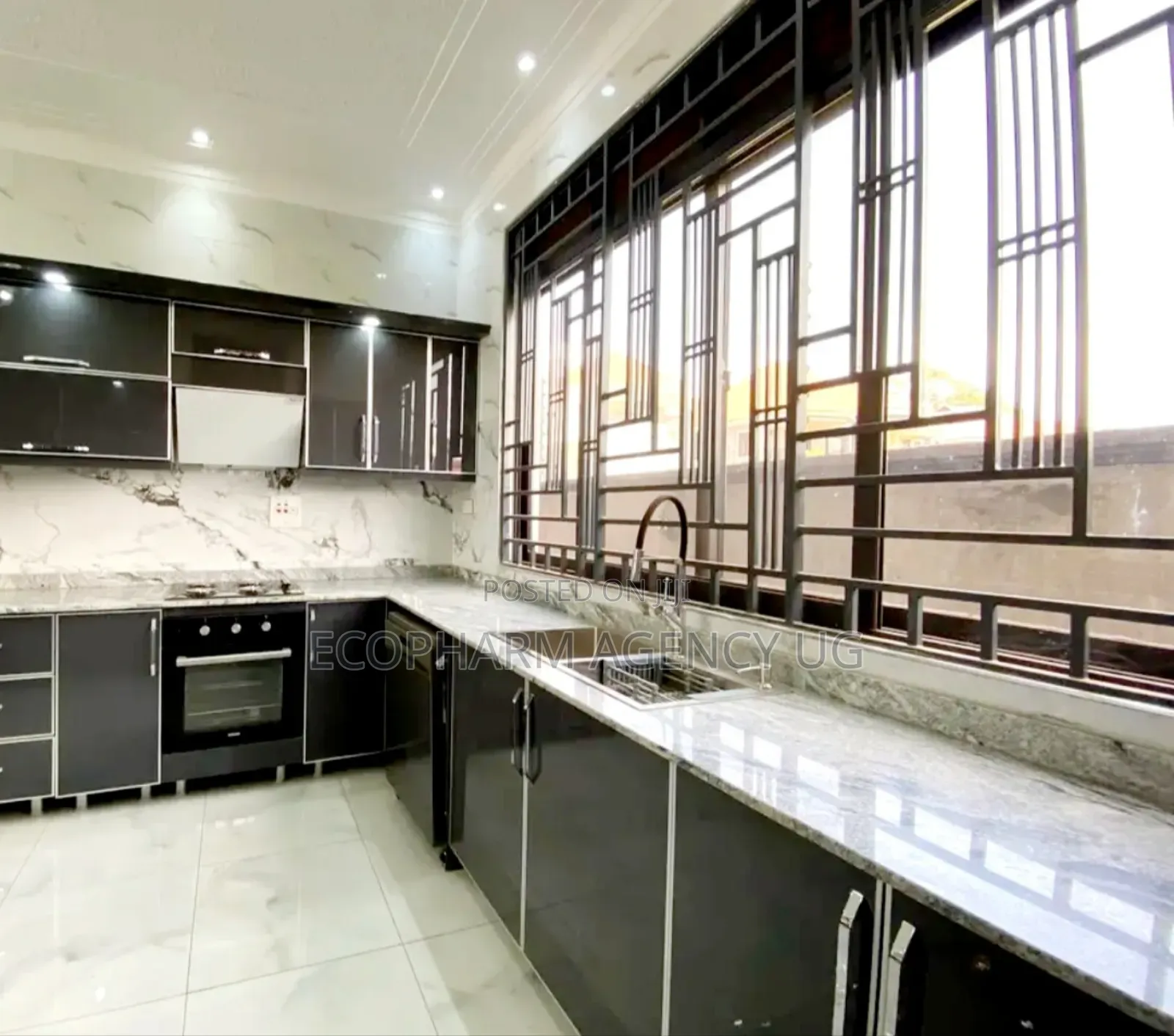 5bdrm Duplex in Kira, Central Division for sale