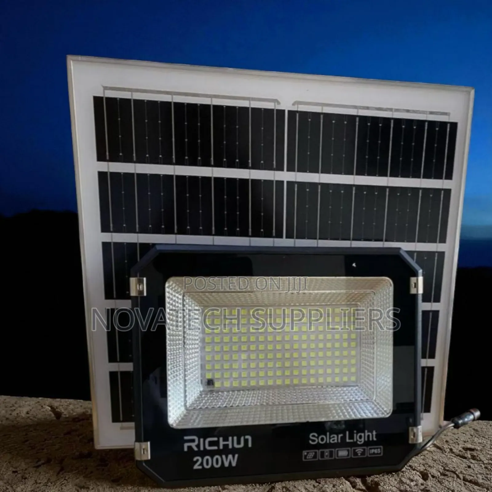 Easy-Install 200w Richur Solar Flood Light / Lights Till Morning