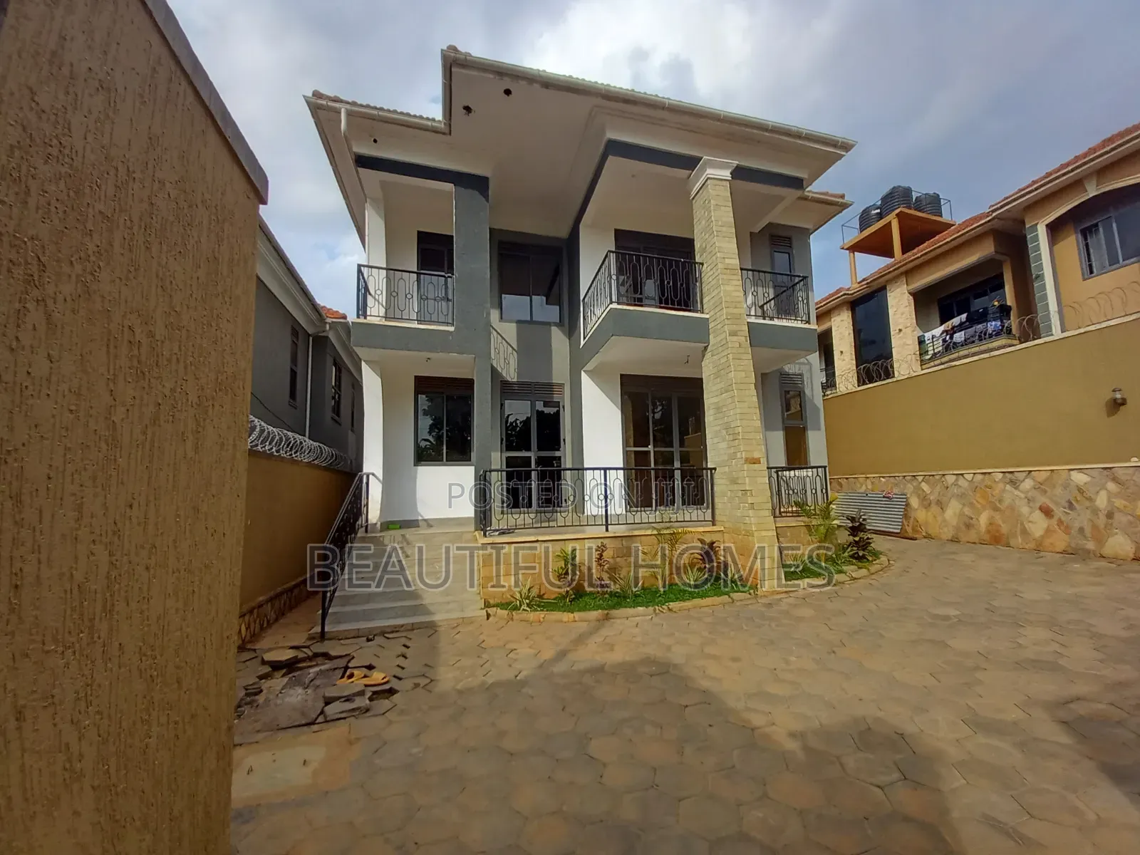 Furnished 4bdrm Duplex in Kira Corporate for sale