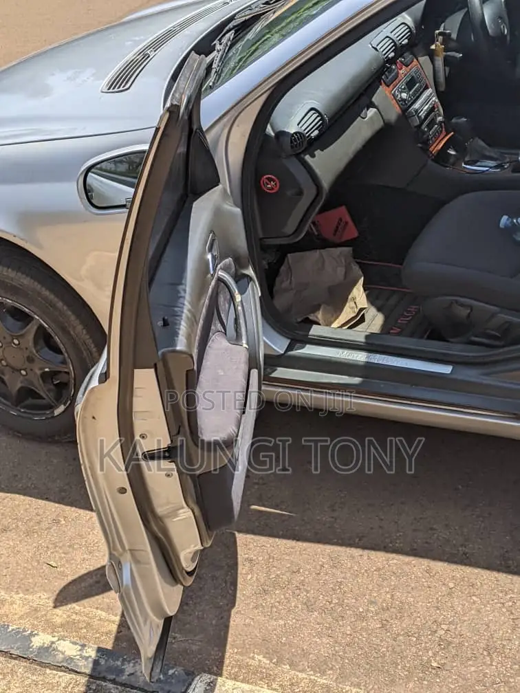 Mercedes-Benz C200 2000 Silver