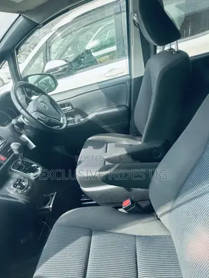 Toyota Noah 2.0 FWD (8 Seater) 2016 Silver