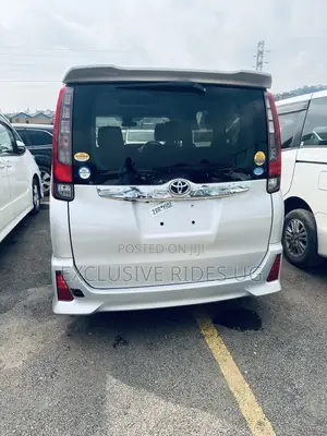 Toyota Noah 2.0 FWD (8 Seater) 2016 Silver