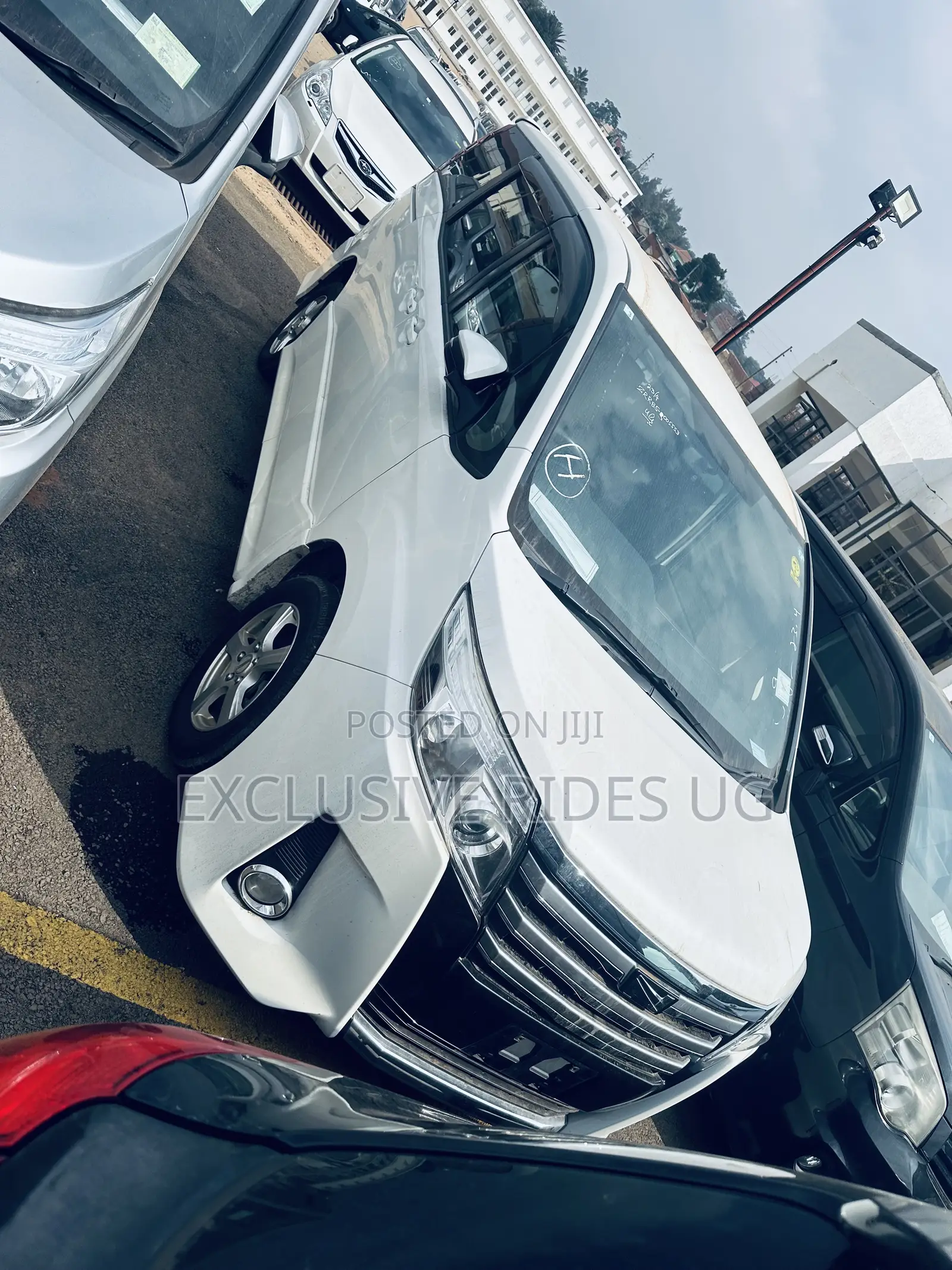 Toyota Noah 2.0 FWD (8 Seater) 2016 White