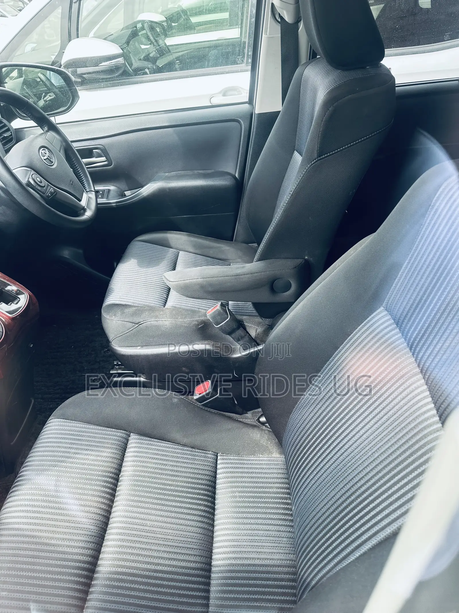 Toyota Noah 2.0 FWD (8 Seater) 2016 White