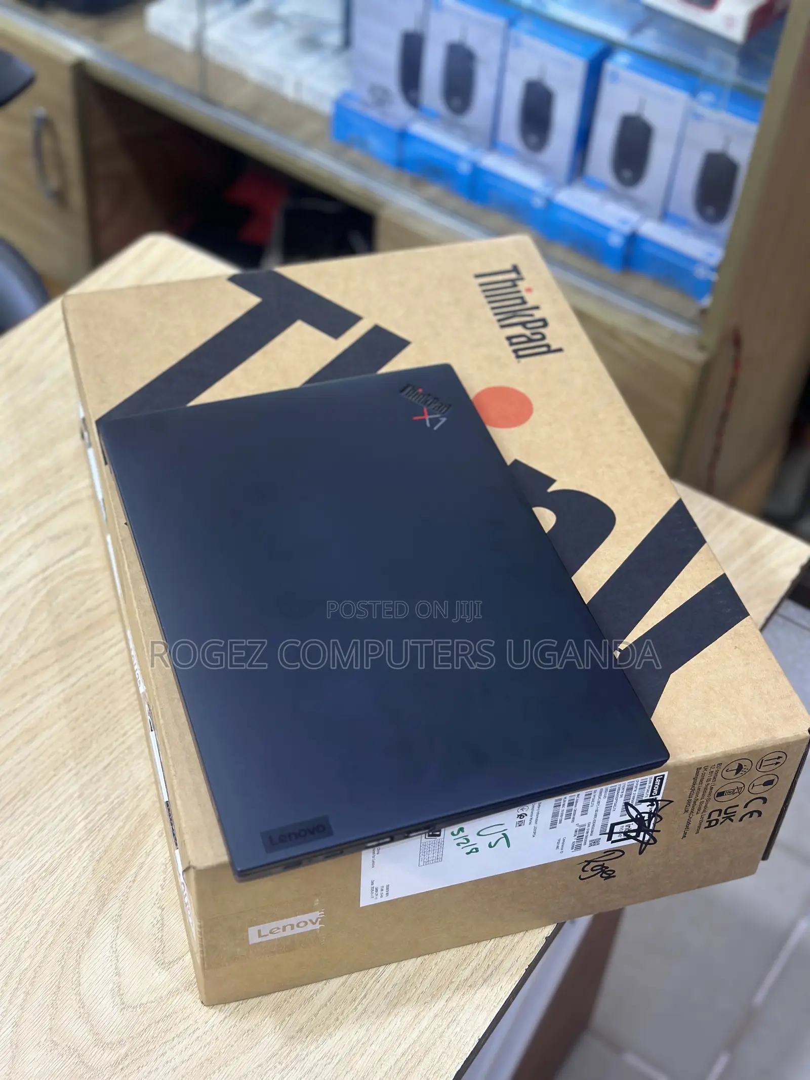 New Laptop Lenovo ThinkPad X1 Carbon Gen11 16GB Intel Core I7 SSD 512GB