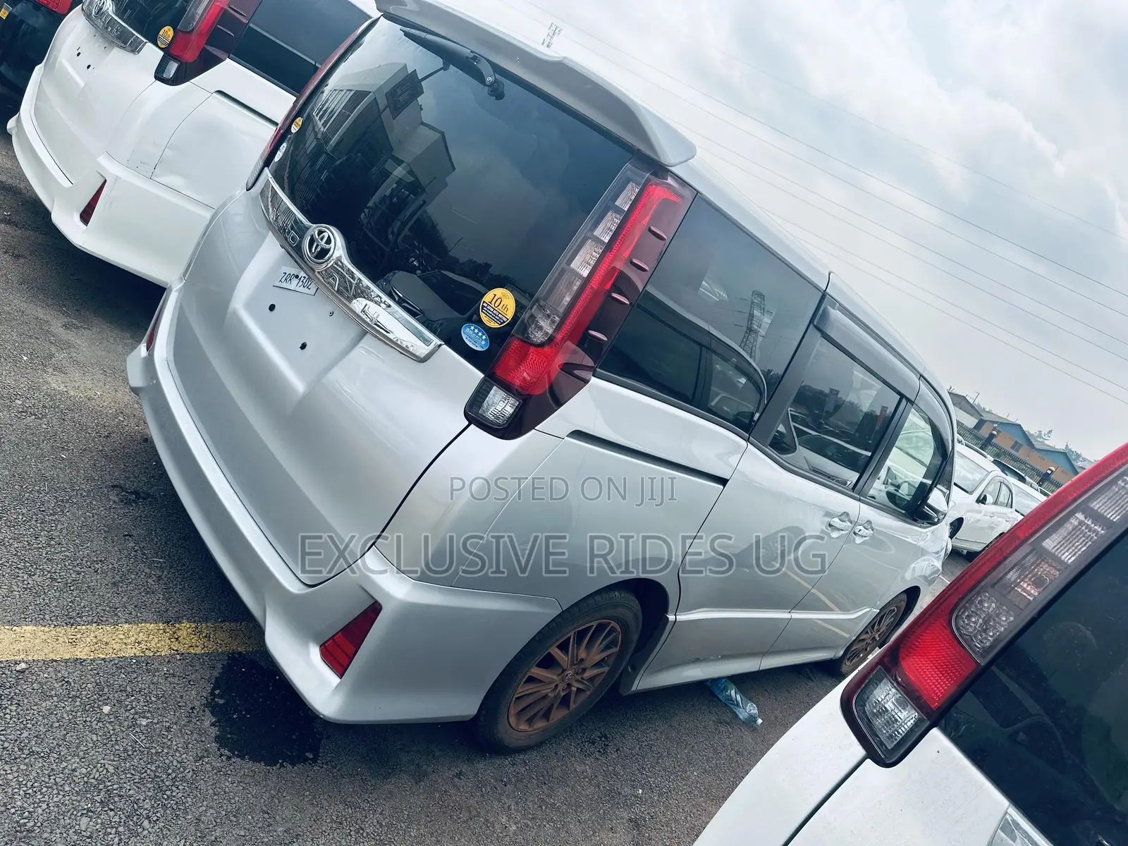Toyota Noah 2.0 FWD (8 Seater) 2016 Silver