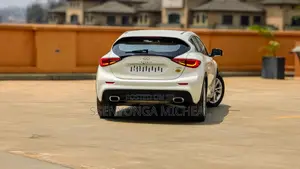 Infiniti Q30 2017 White