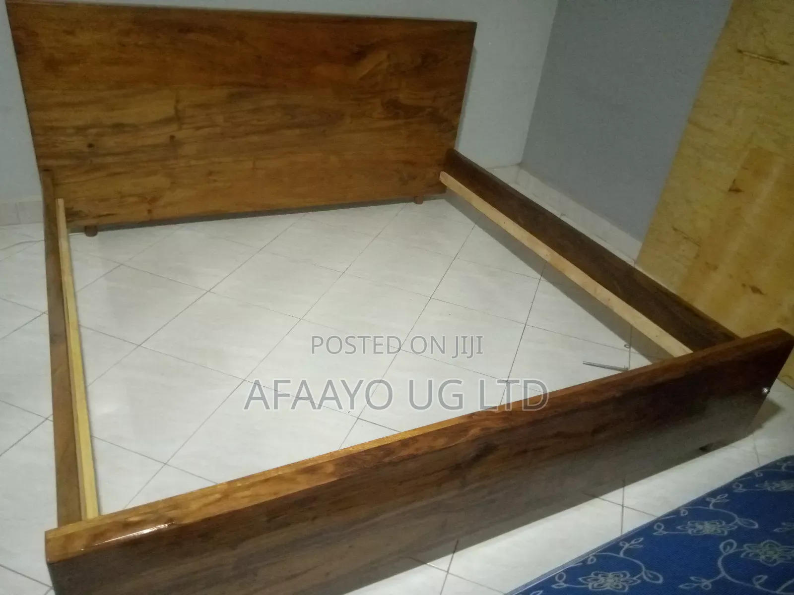 Mugavu Wooden Bed