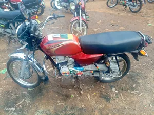 Bajaj Boxer 100 2024 Red