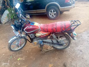 TVS HLX 125 2024 Red