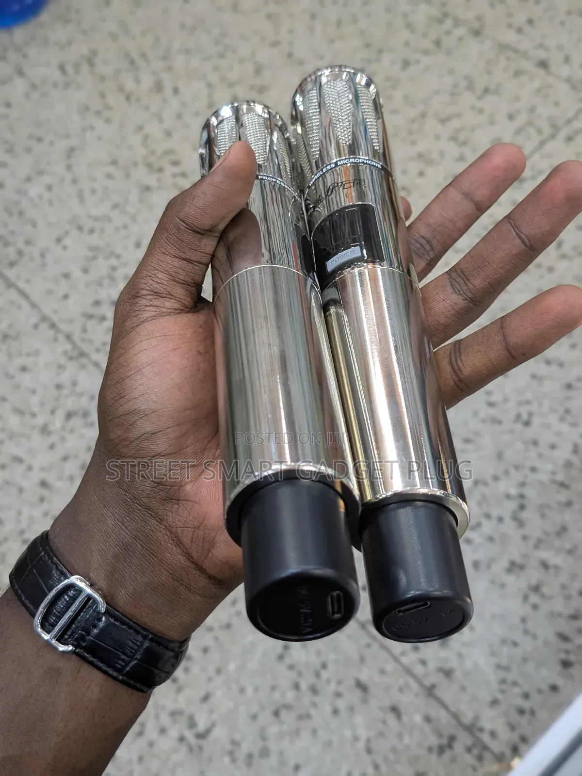 Metallic Wireless Uhf Rechargeable Microphone