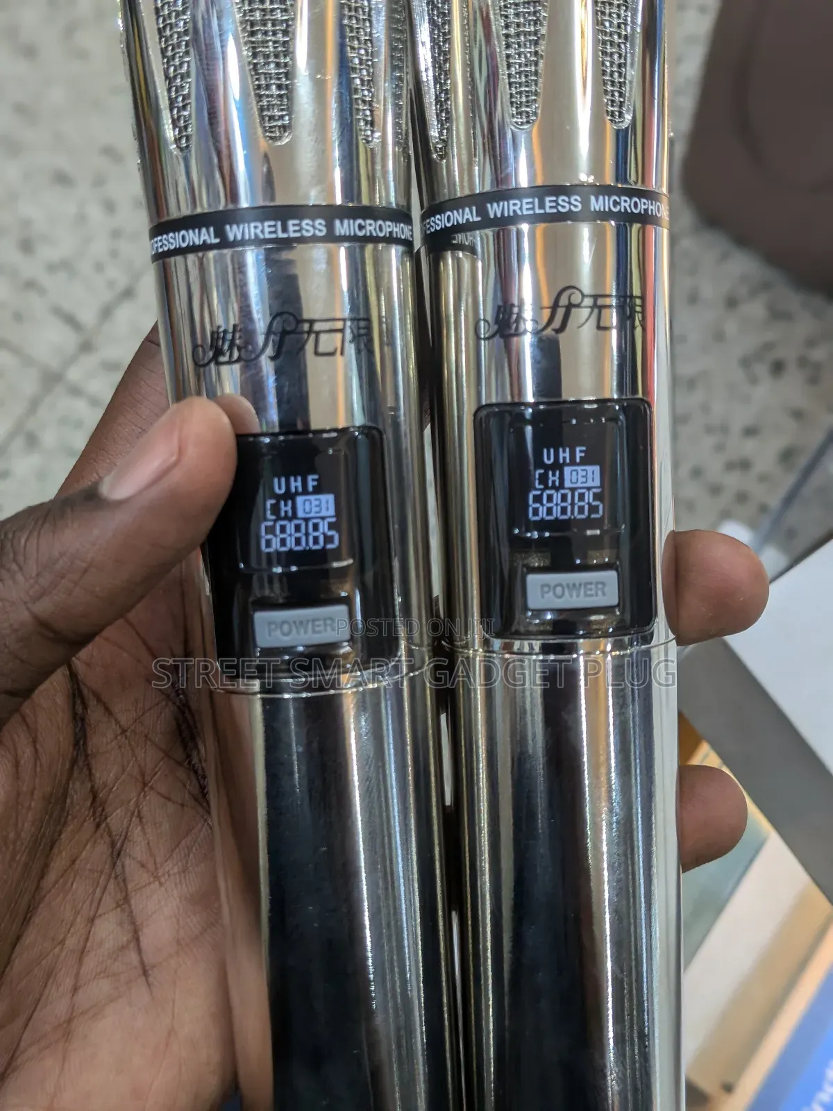 Metallic Wireless Uhf Rechargeable Microphone