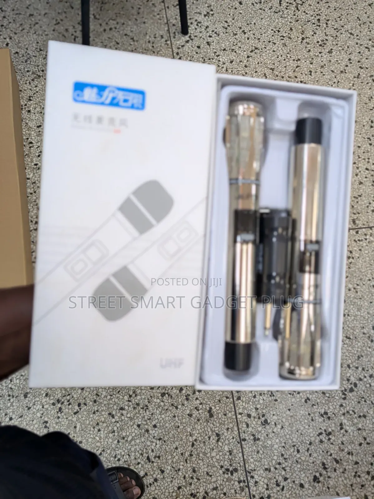 Metallic Wireless Uhf Rechargeable Microphone