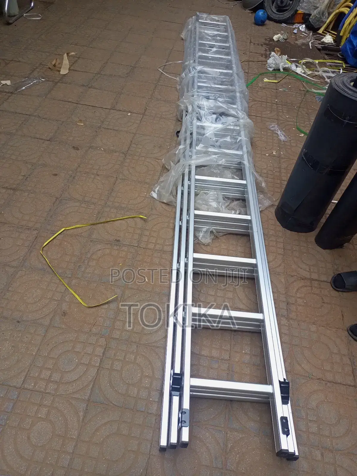 12 Meters Sliding Ladder 38.4 Feet