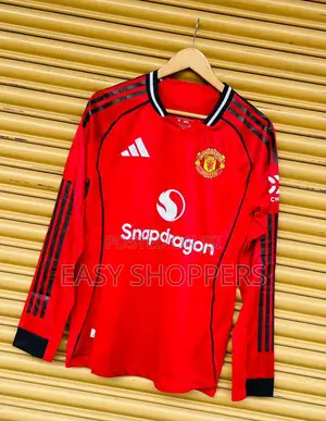 Manchester United 2025/26 Long-Sleeved Home Jersey.