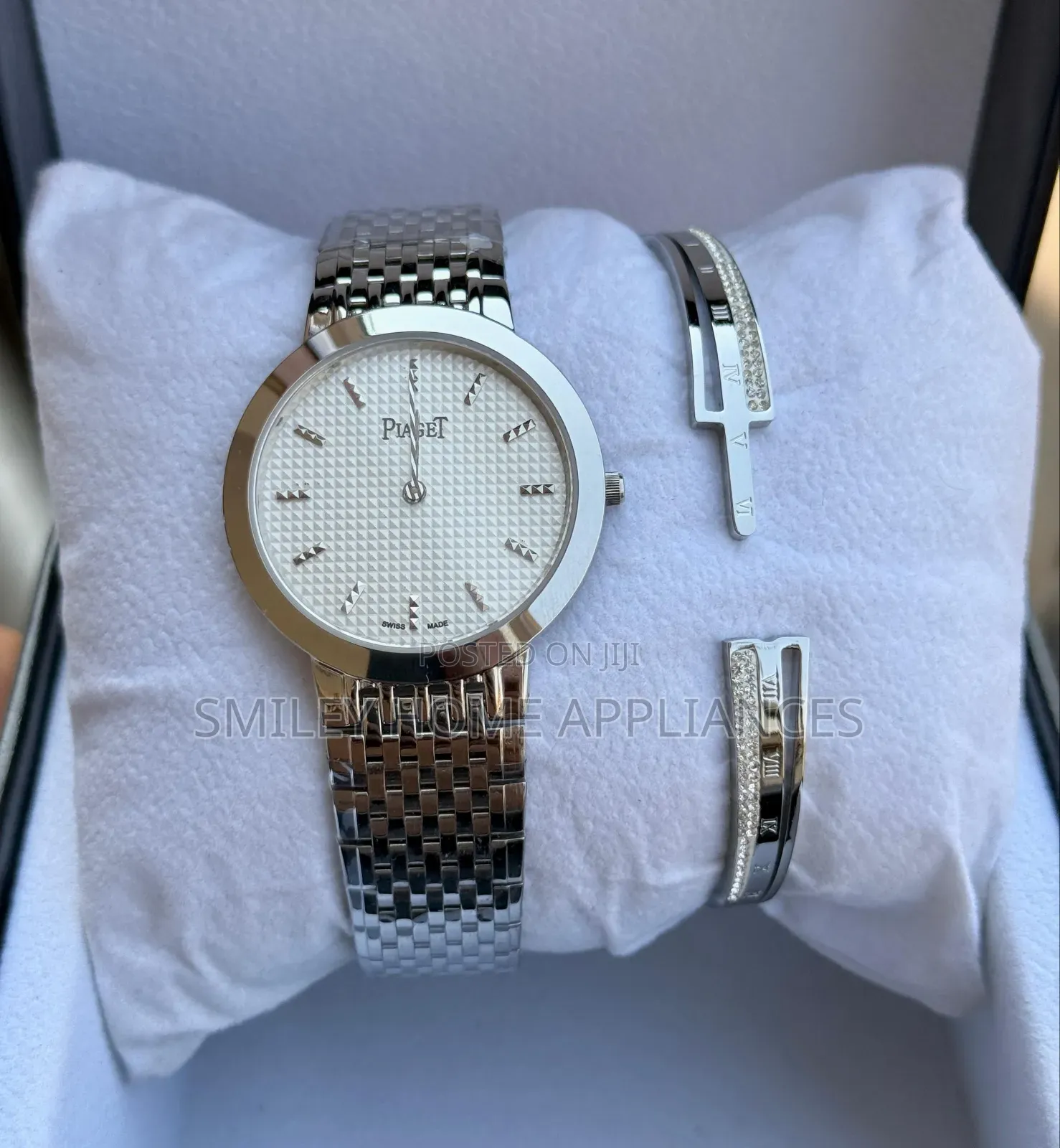 Piaget Women's Wrist Stylish Analog Time Piece With a Bracelet