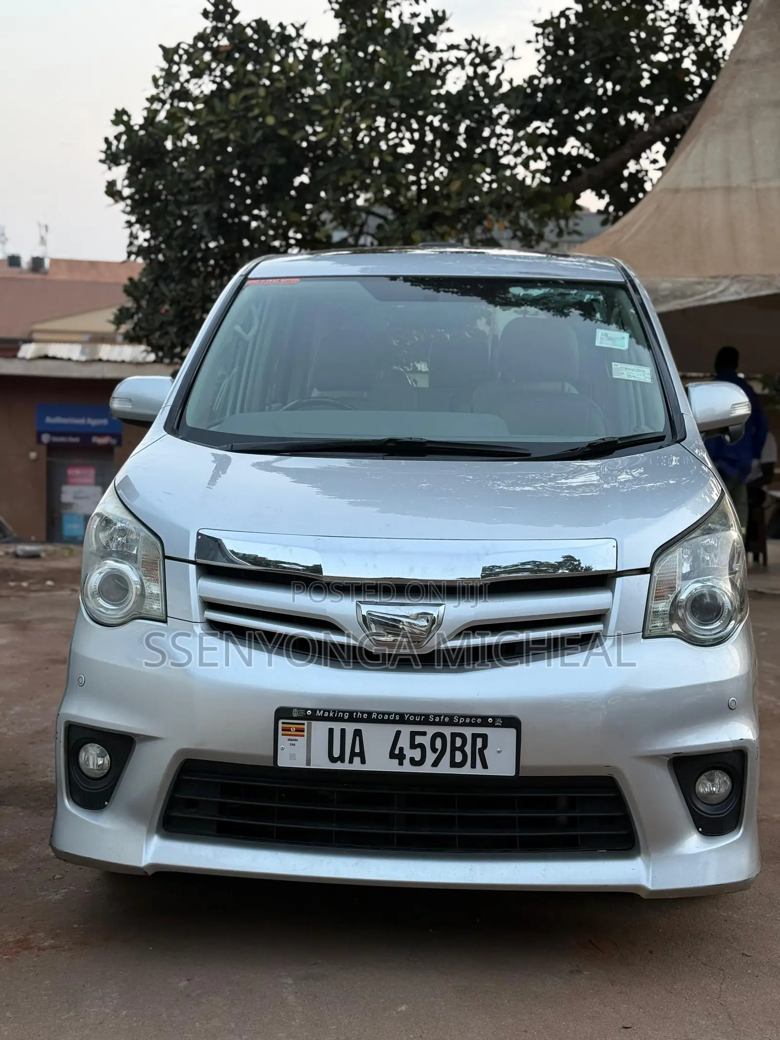 Toyota Noah 2011 Silver