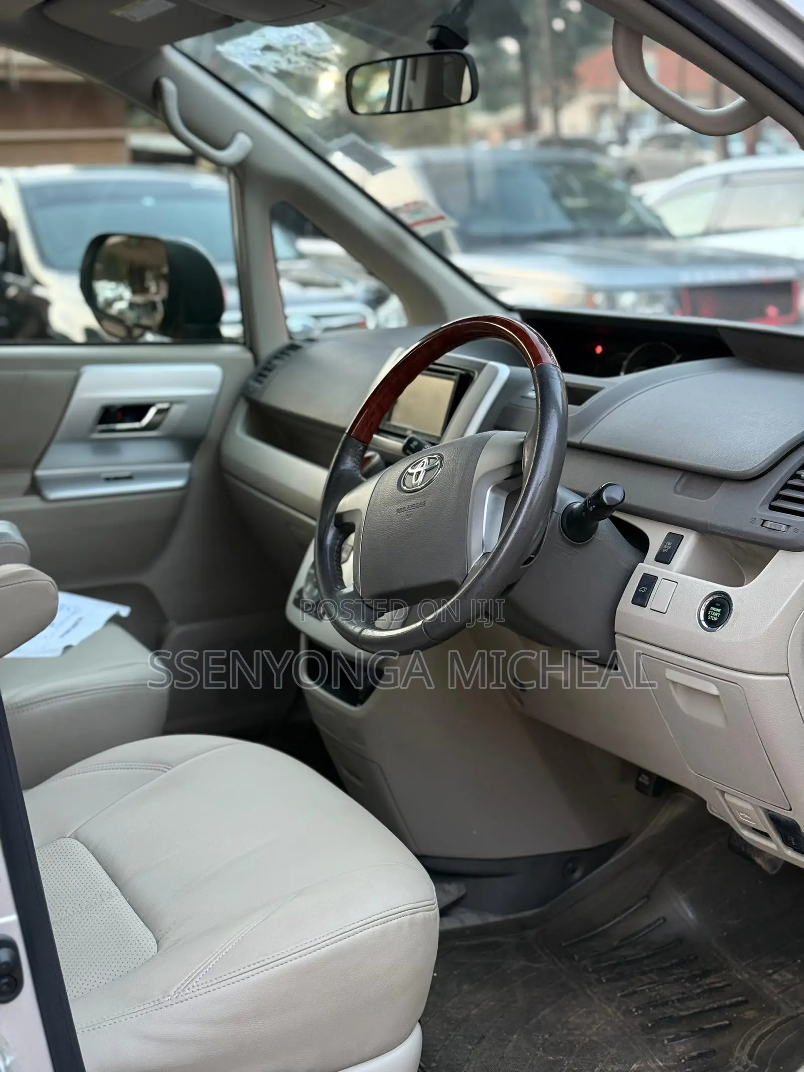 Toyota Noah 2011 Silver