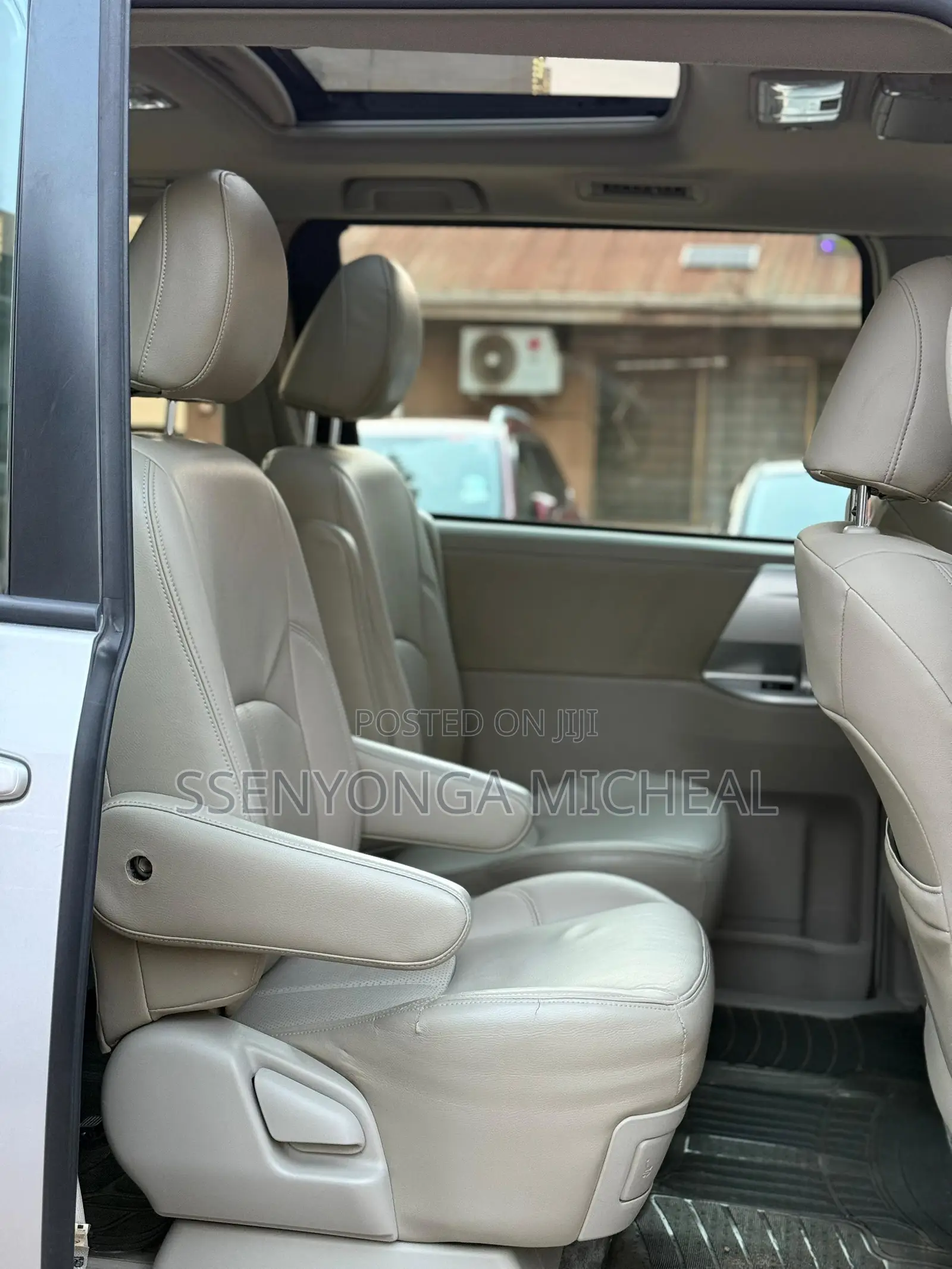 Toyota Noah 2011 Silver