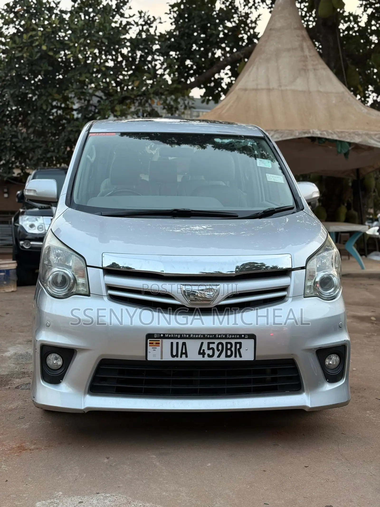 Toyota Noah 2011 Silver