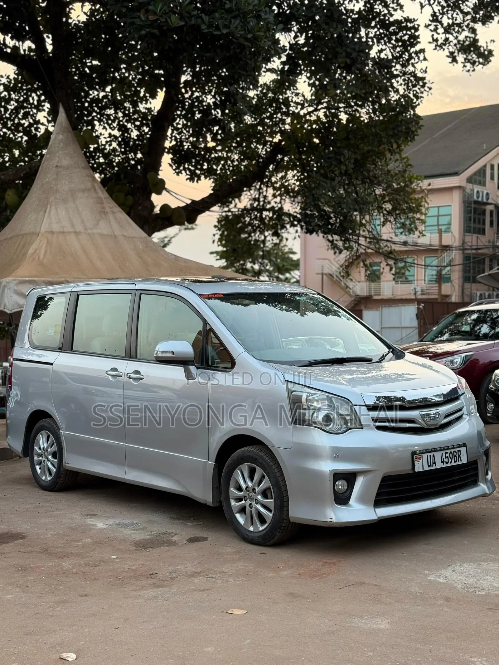 Toyota Noah 2011 Silver