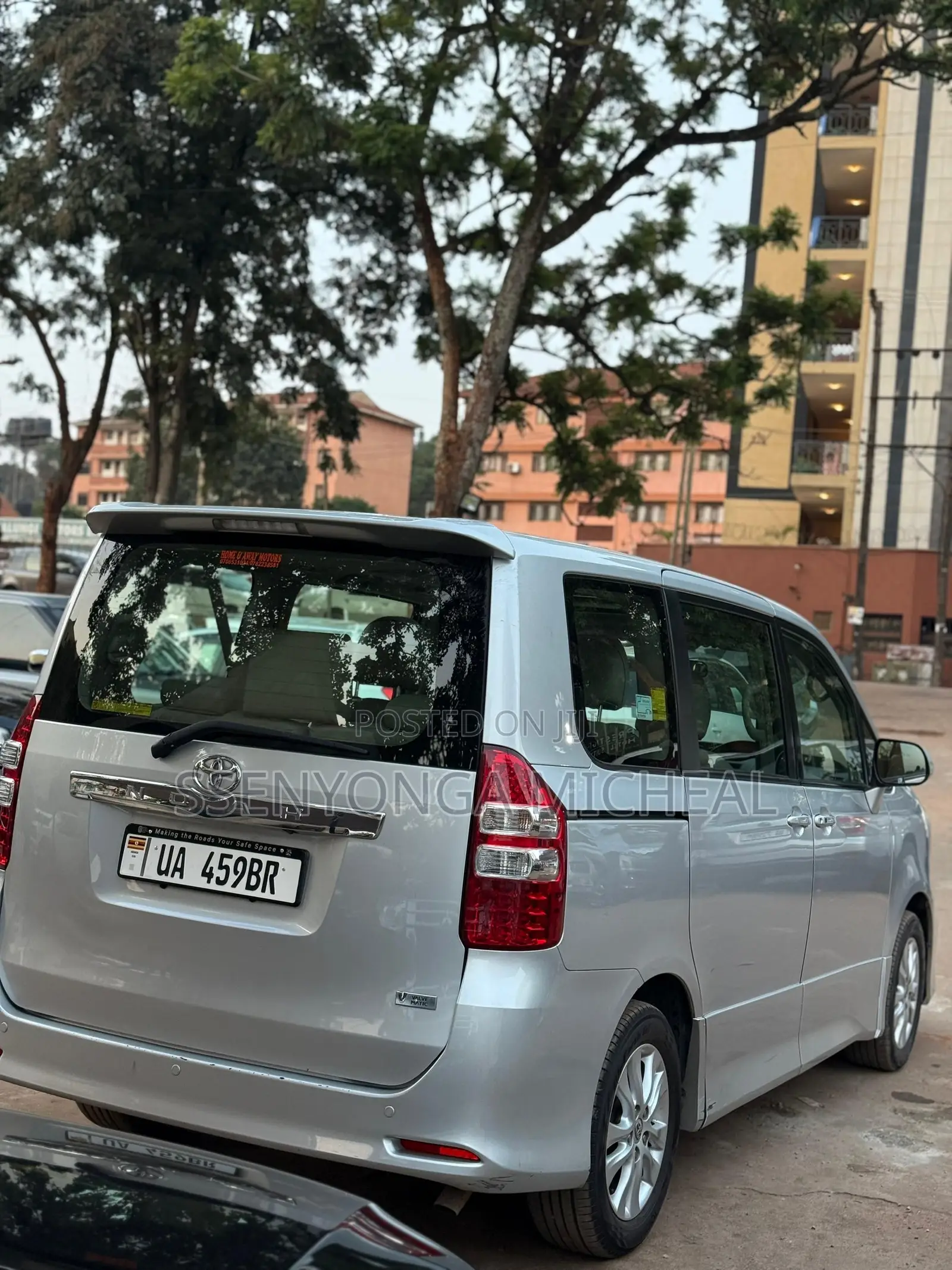 Toyota Noah 2011 Silver