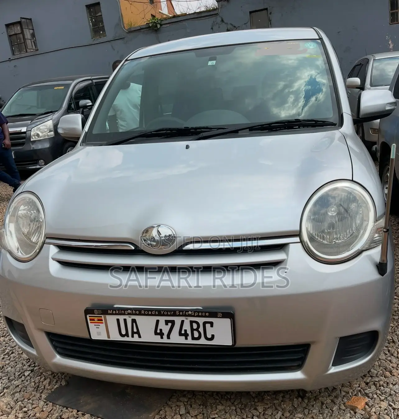 Toyota Sienta 2011 Silver