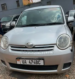Toyota Sienta 2011 Silver