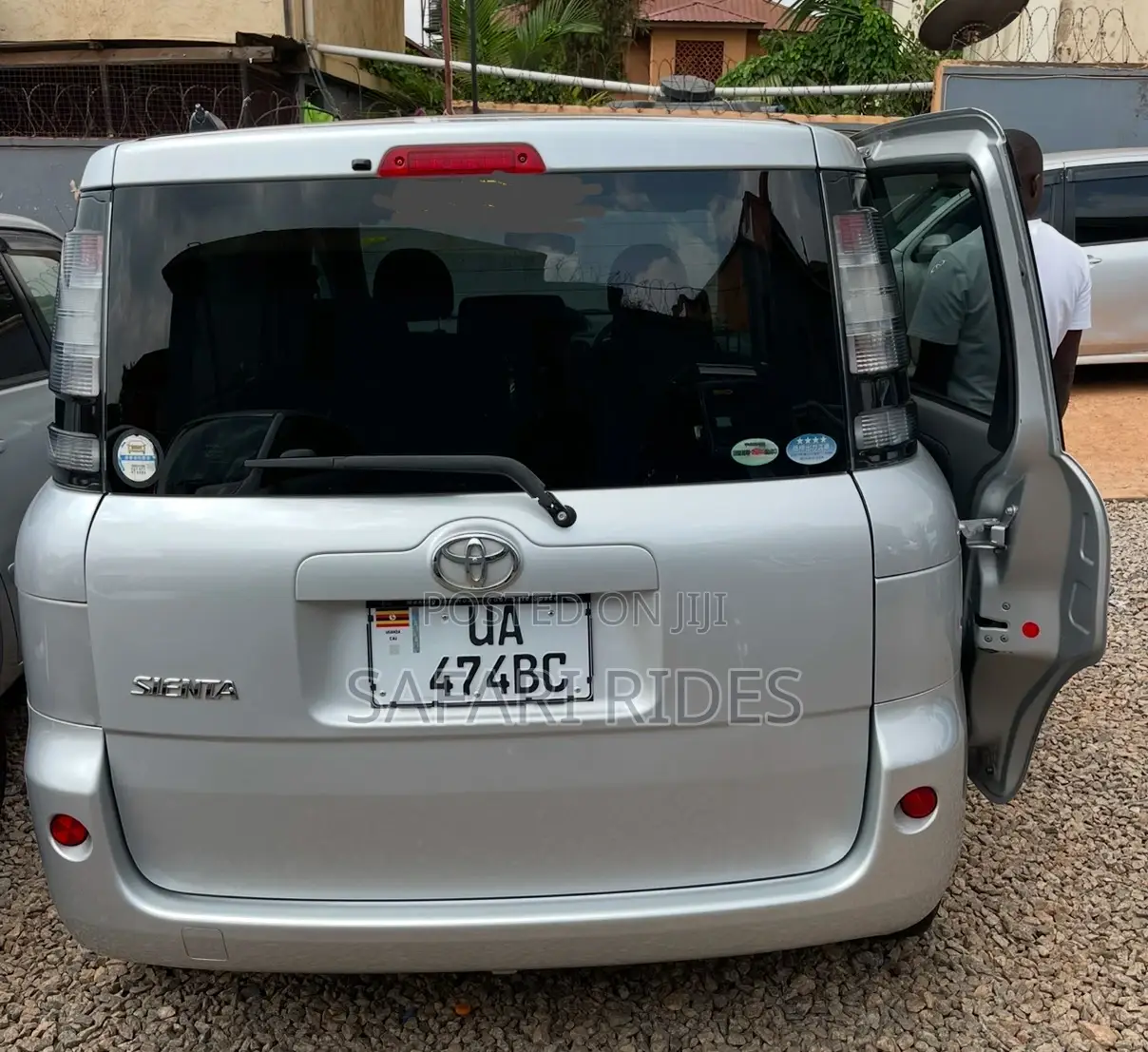 Toyota Sienta 2011 Silver