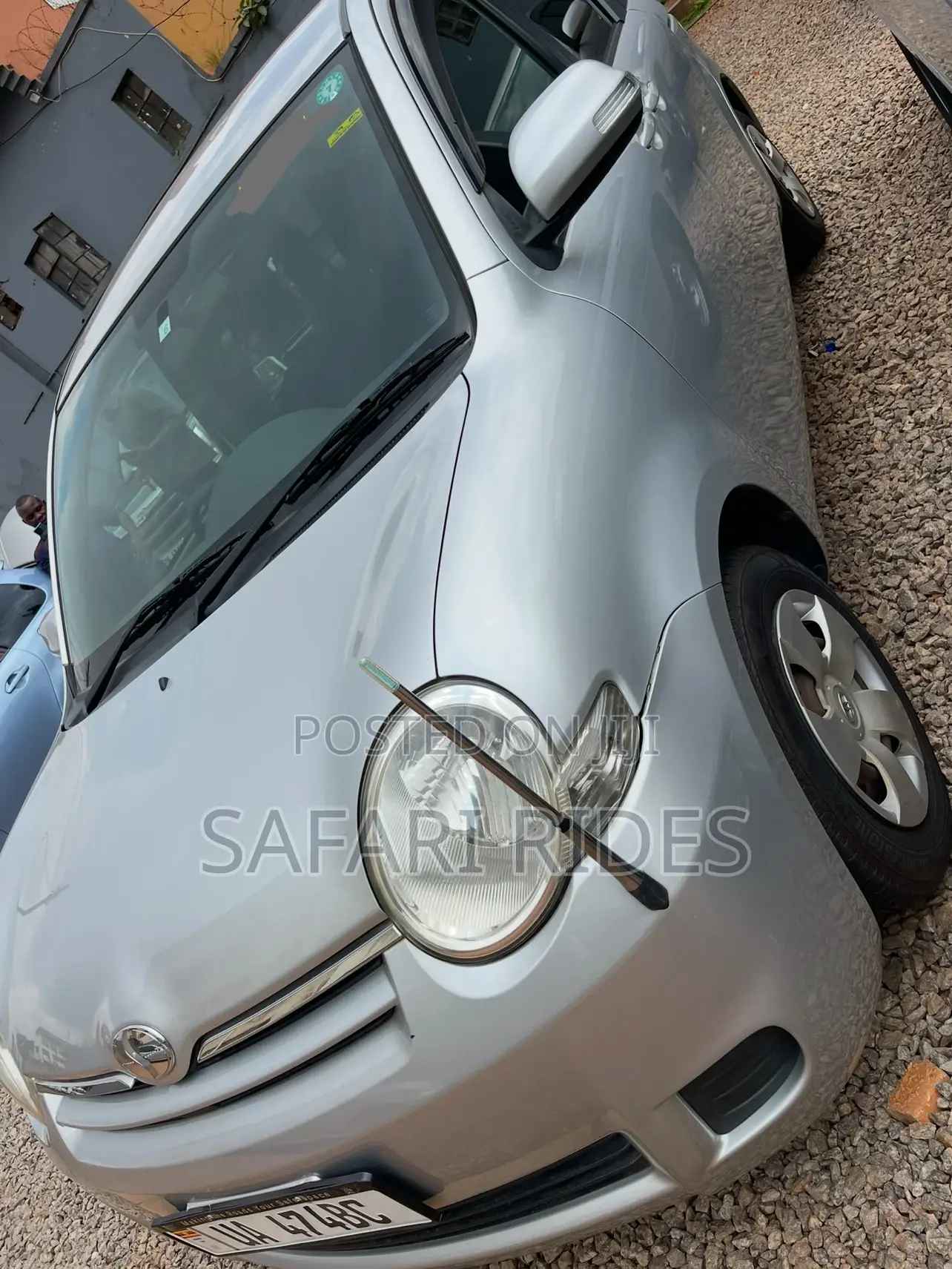 Toyota Sienta 2011 Silver