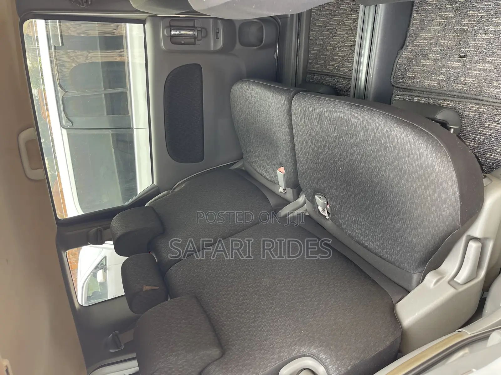 Toyota Sienta 2011 Silver