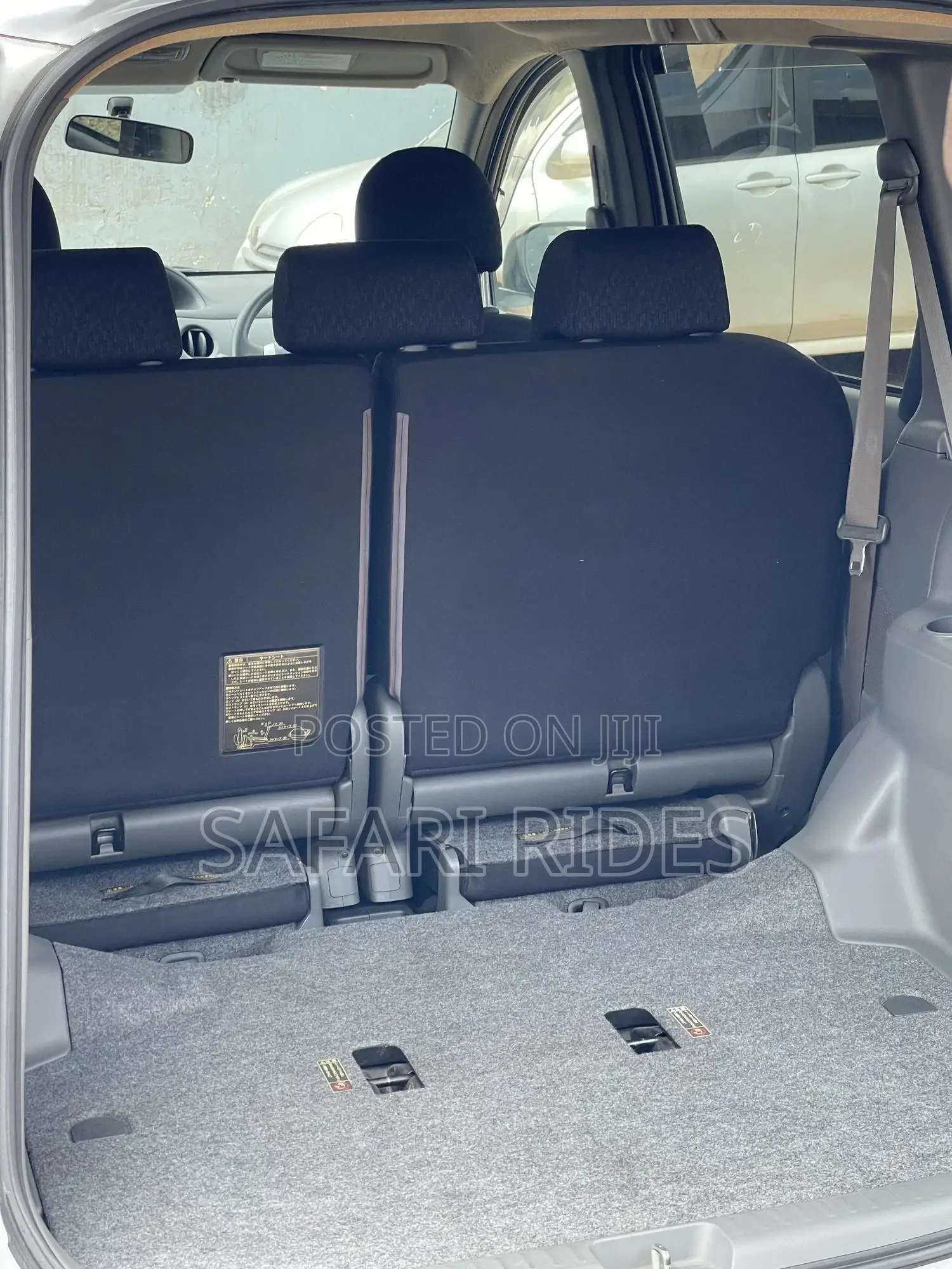 Toyota Sienta 2011 Silver