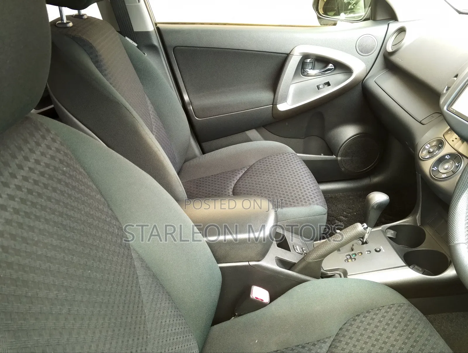 Toyota Vanguard 2012 Green