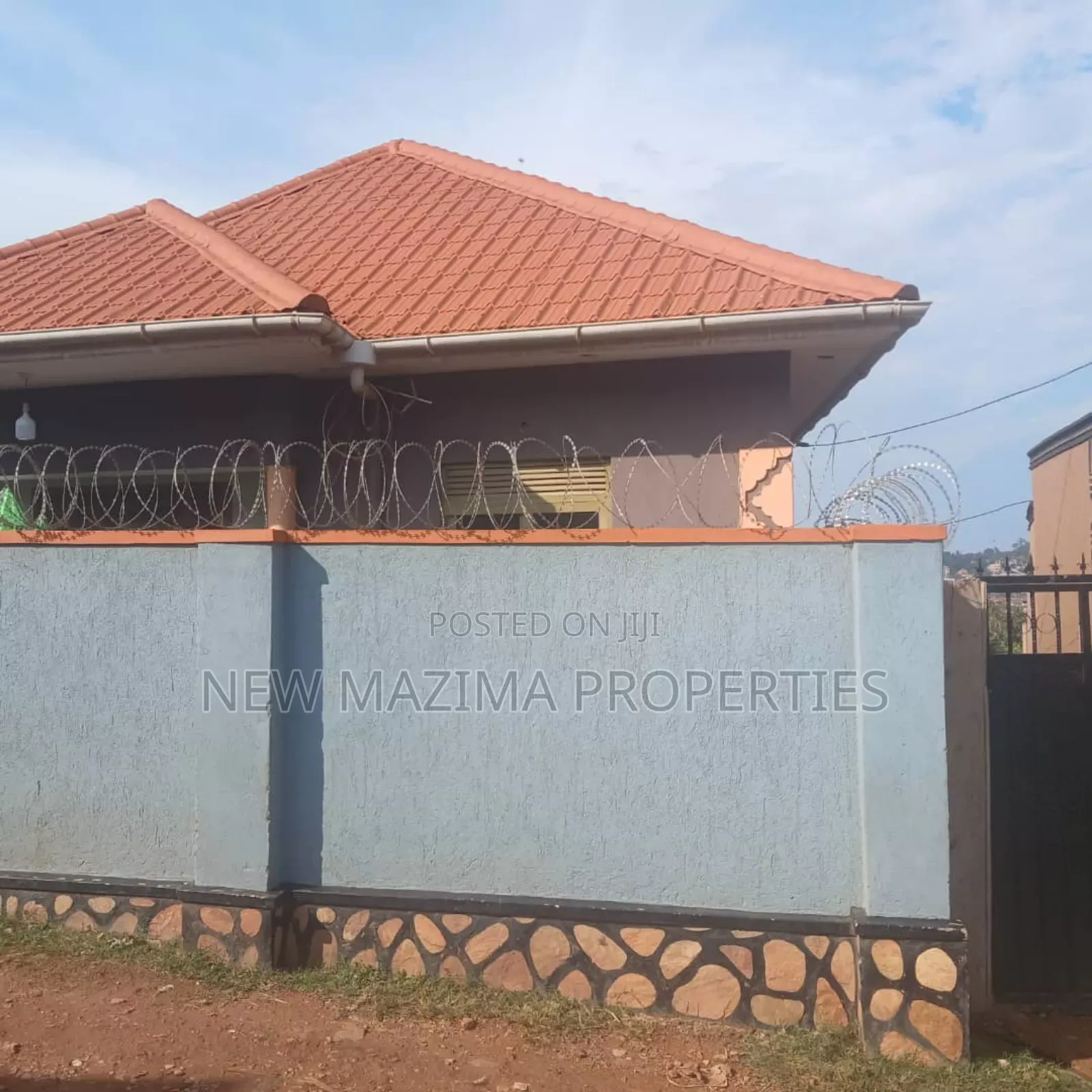 3bdrm House in Najjanankumbi, Central Division for sale