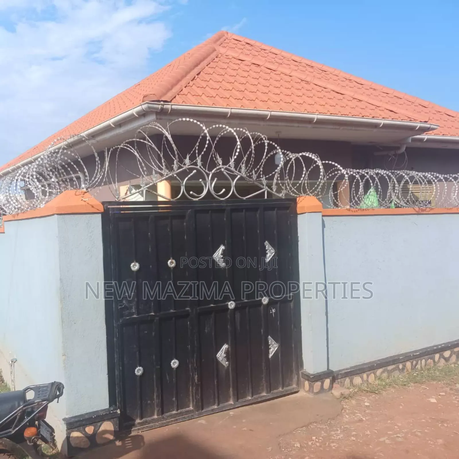 3bdrm House in Najjanankumbi, Central Division for sale