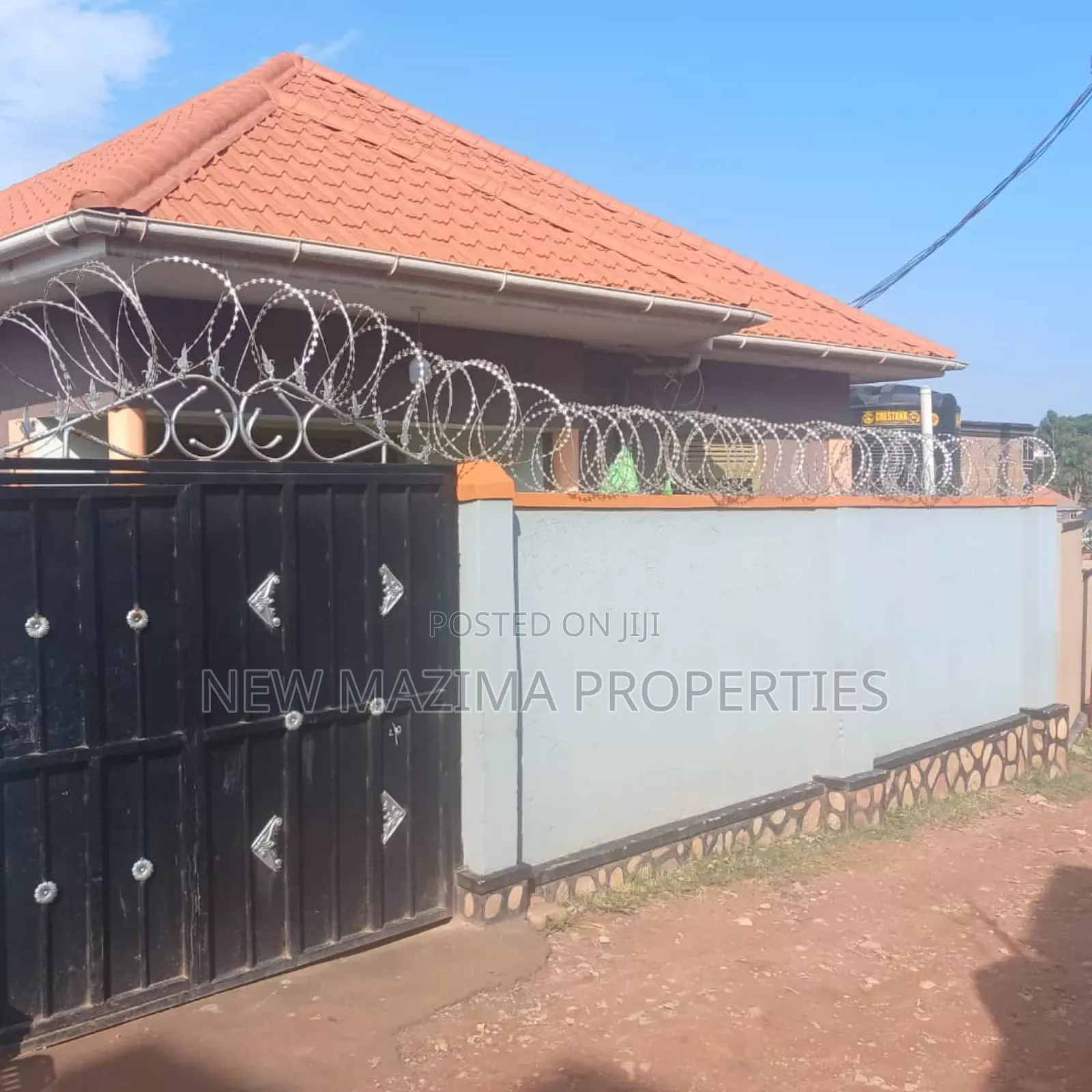 3bdrm House in Najjanankumbi, Central Division for sale