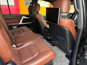 Toyota Land Cruiser 4.6 V8 ZX 2016 Black