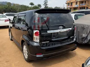 Toyota Corolla Rumion Hatchback 1.5 FWD 2012 Black