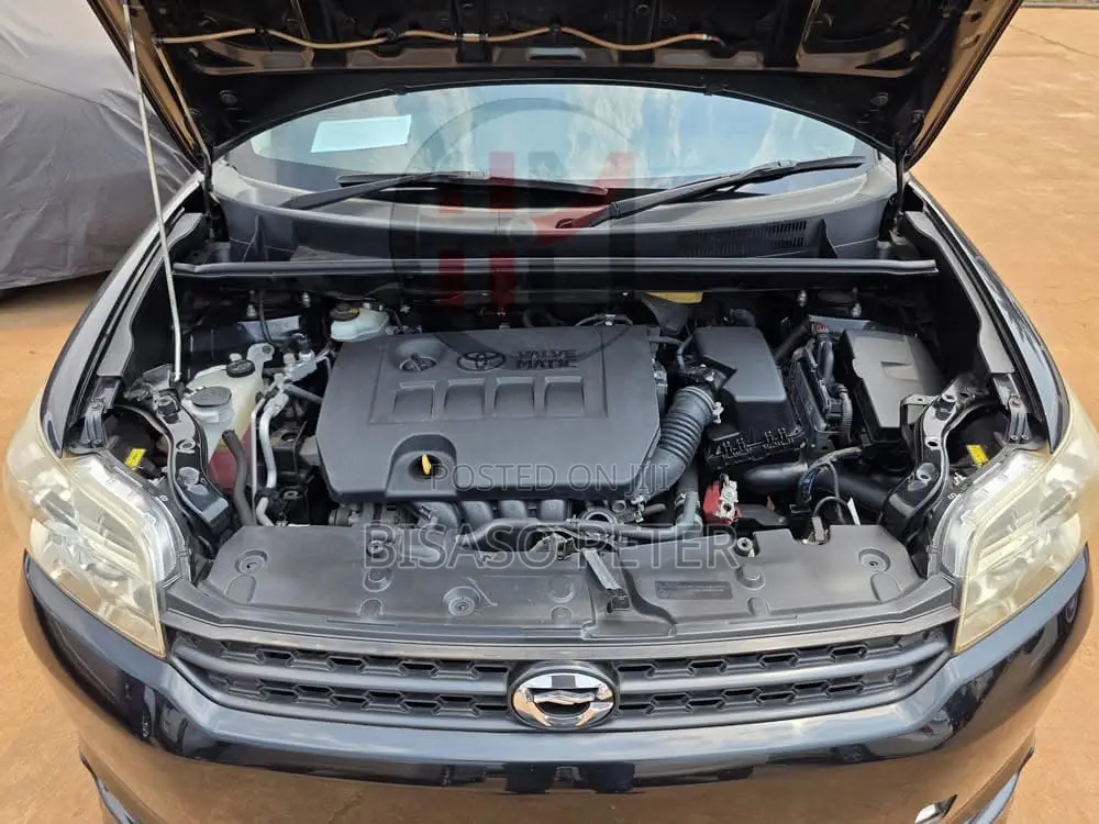 Toyota Corolla Rumion Hatchback 1.5 FWD 2012 Black