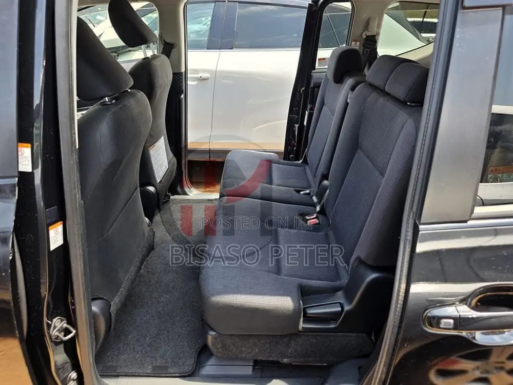 Toyota Sienta 1.5 AWD (6-seater) 2016 Beige