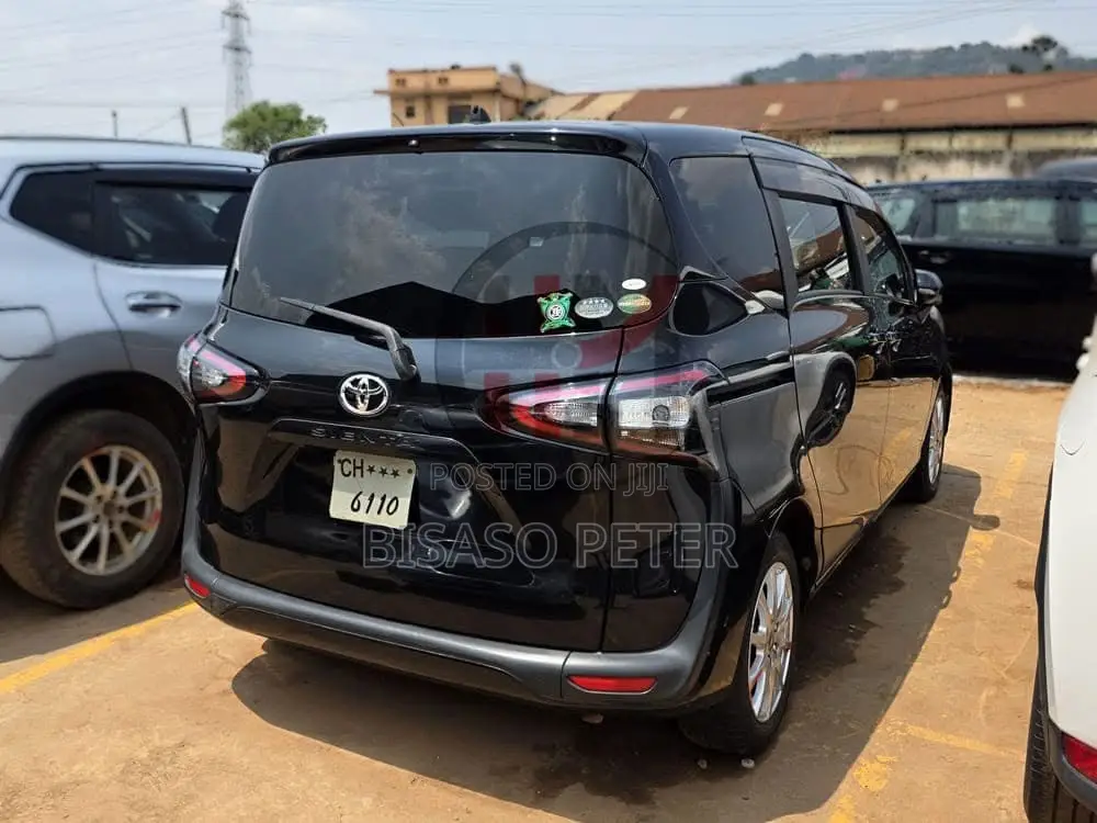 Toyota Sienta 1.5 AWD (6-seater) 2016 Beige