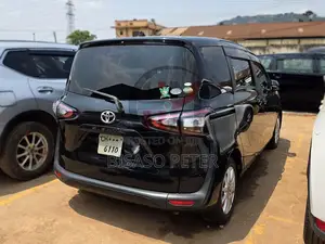 Toyota Sienta 1.5 AWD (6-seater) 2016 Beige
