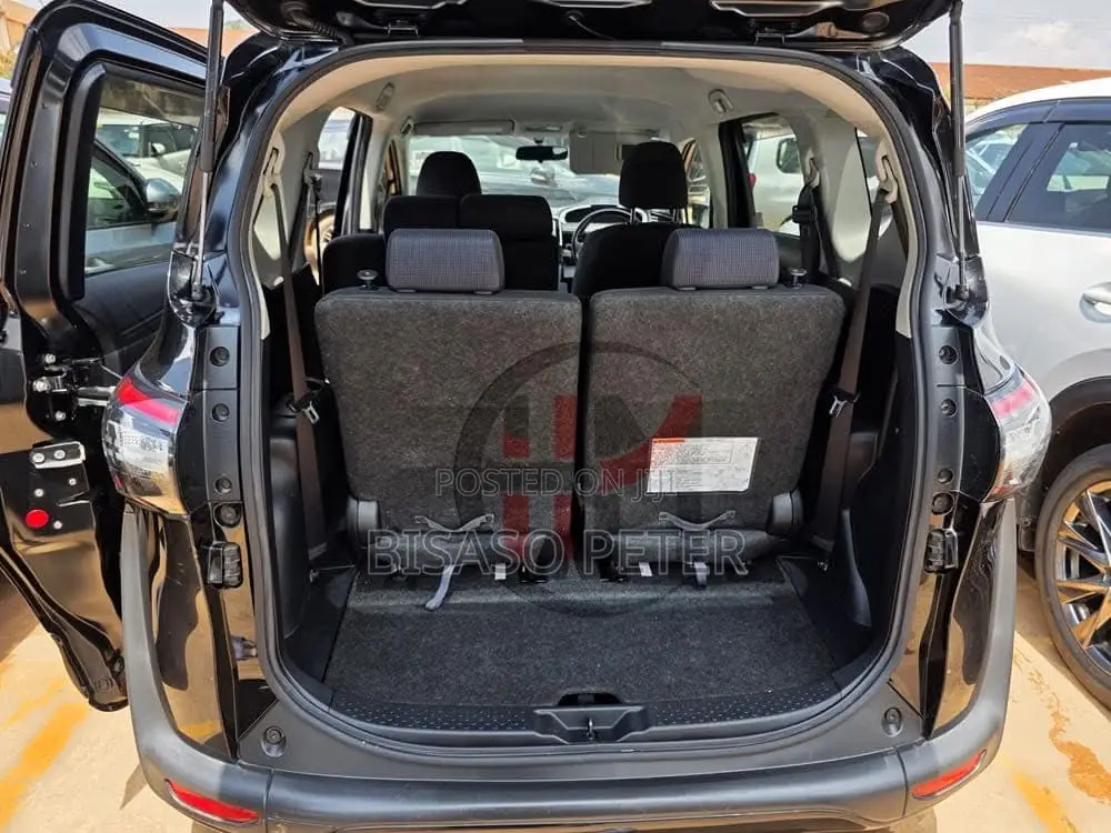 Toyota Sienta 1.5 AWD (6-seater) 2016 Beige
