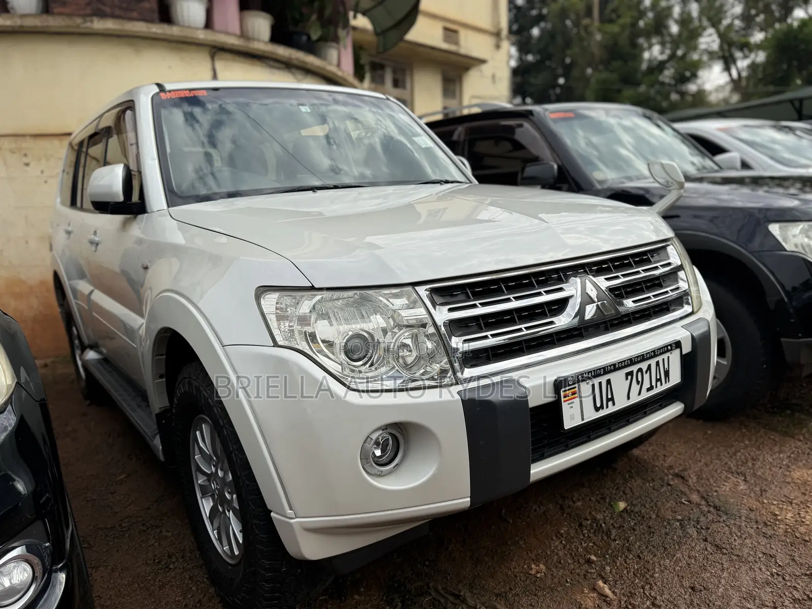 Mitsubishi Pajero 2010 White
